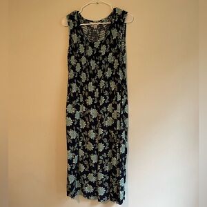 Croft & Barrow smocked calf length floral dress with pockets